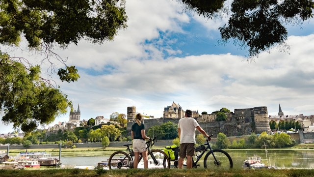 Article thumbnail: female cyclist in Angers, Loire Valley