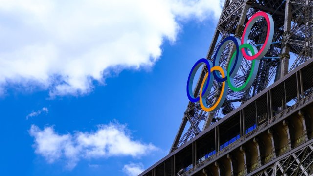 Article thumbnail: The Eiffel Tower Dons Olympic Rings For Paris 2024 (Photo: Zhang Chaodeng/VCG)