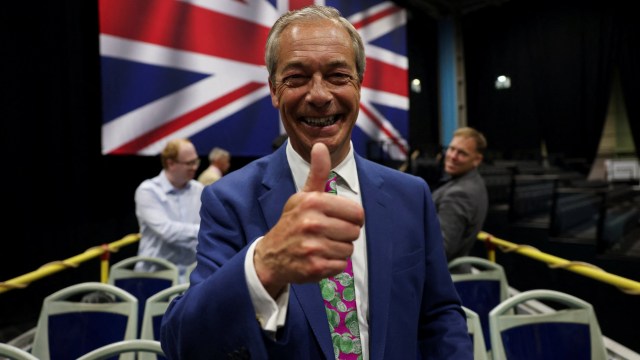 Article thumbnail: Britain's Reform UK Party Leader Nigel Farage gestures after his interviews to reporters on the top of the bus, after a rally at the NEC in Birmingham, Britain, June 30, 2024. REUTERS/Hollie Adams