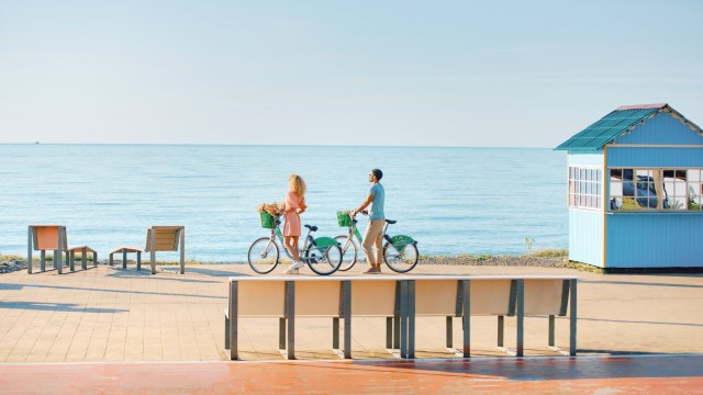 Article thumbnail: batumi georgia seaside beach