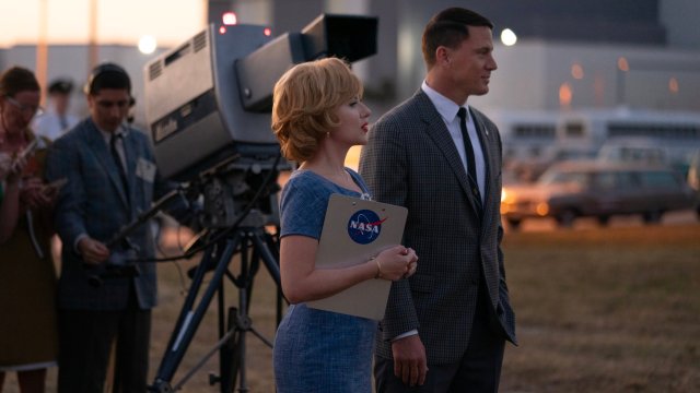 Article thumbnail: Scarlett Johansson and Channing Tatum) in Fly Me to the Moon (Photo: Dan McFadden/Sony Pictures)