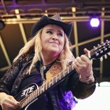 Article thumbnail: Melissa Etheridge: I?m Not Broken