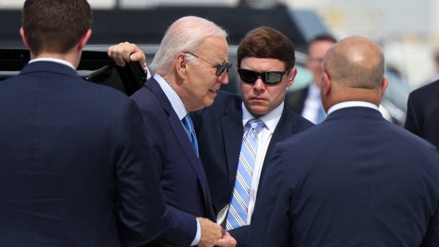 U.S. President Joe Biden walks toward Air Force One, at Harry Reid international airport in Las Vegas, Nevada, U.S., July 17, 2024. REUTERS/Tom Brenner